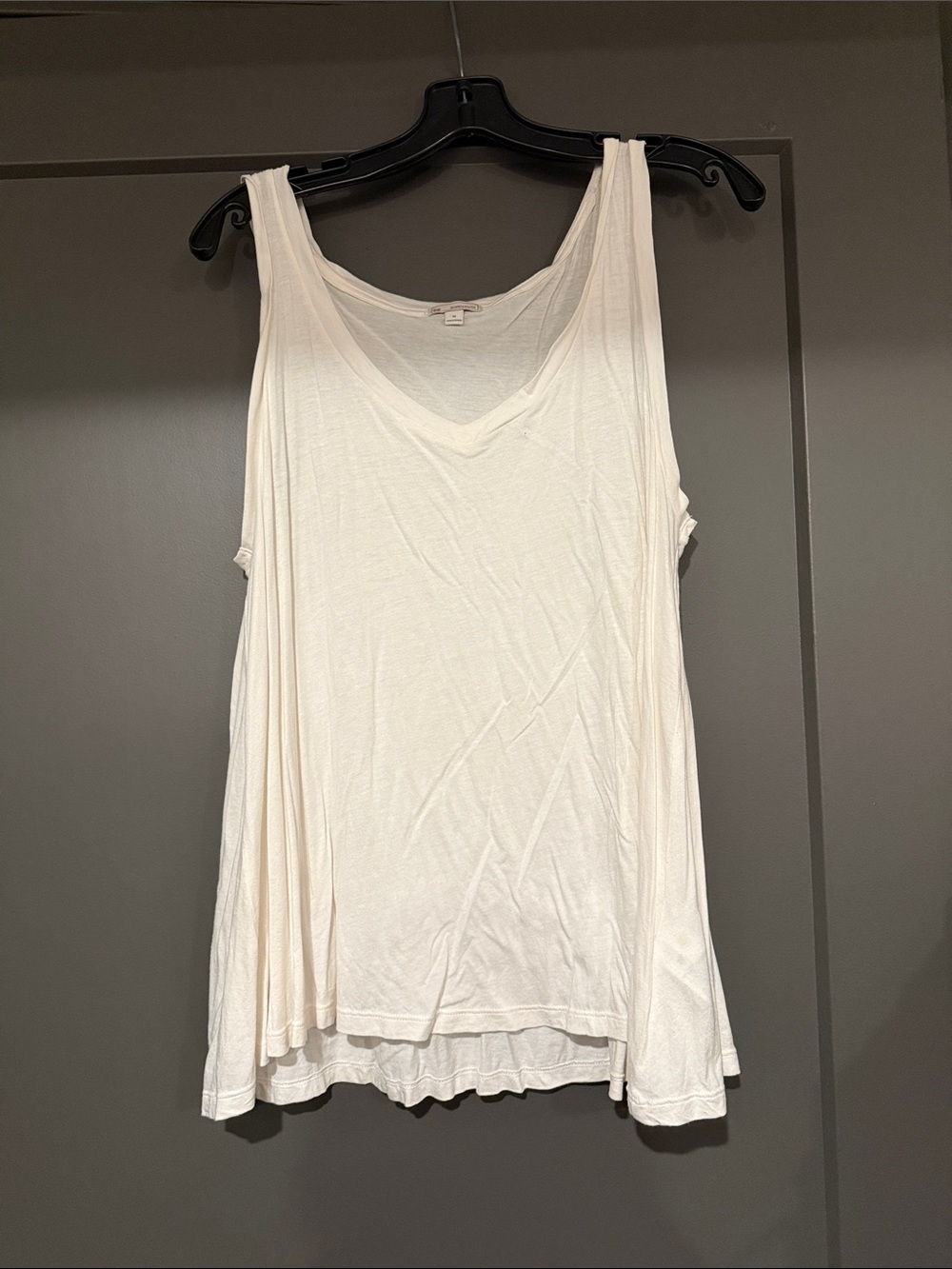 GAP Cream V-Neck Sleeveless Swing Tank